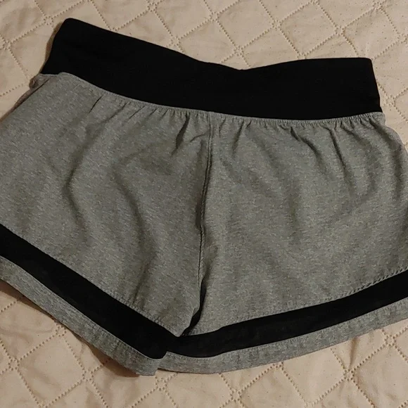 PINK Victoria's Secret Gray and Black Athletic Shorts Women's size Small NWOT - Picture 5 of 5